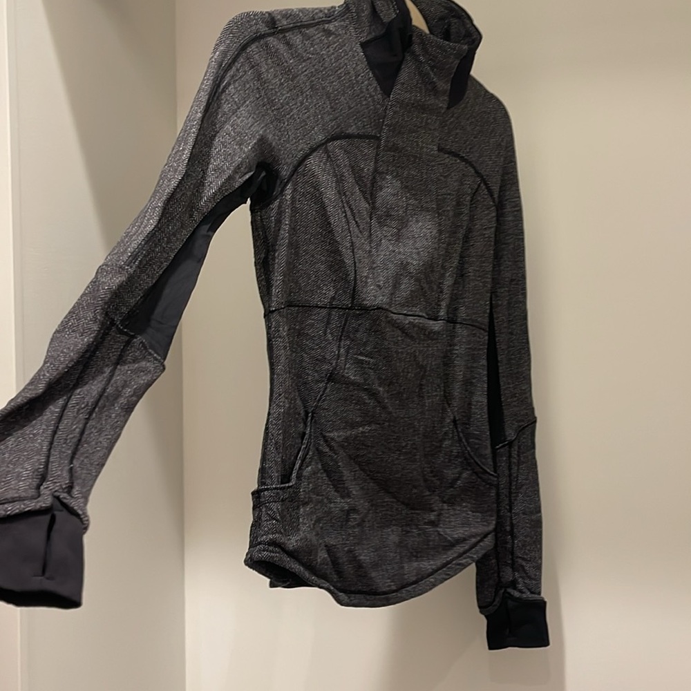 Lululemon 1/2 Zip - Picture 4 of 16